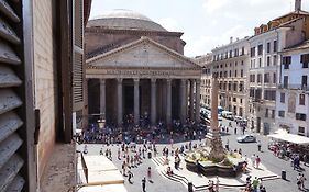 Sole al Pantheon